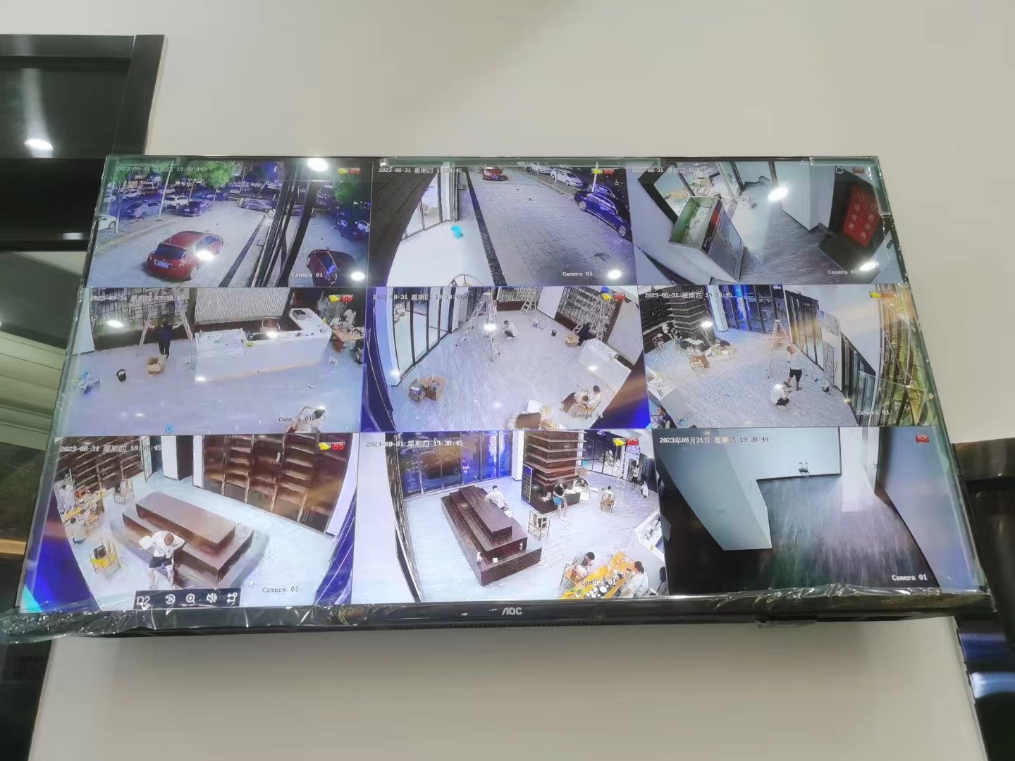 监控显示器多画面显示图片